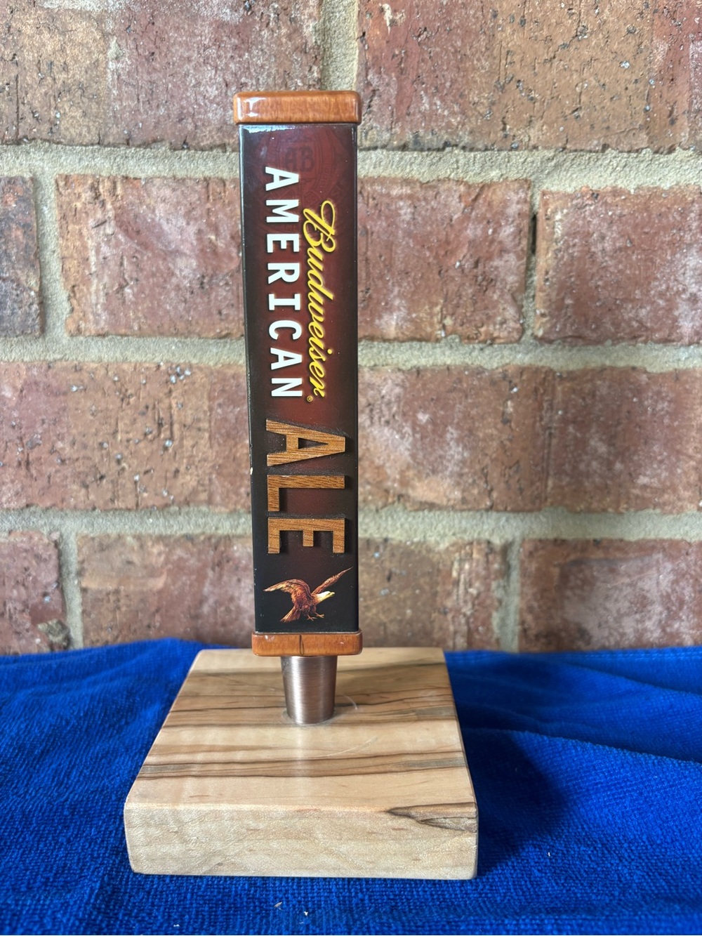 Budweiser American Ale Tap Handle in Brown and Gold